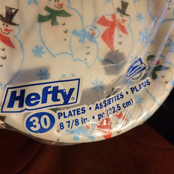 Hefty styrofoam/paper plates, Three 30-packs - Picture 3 of 5